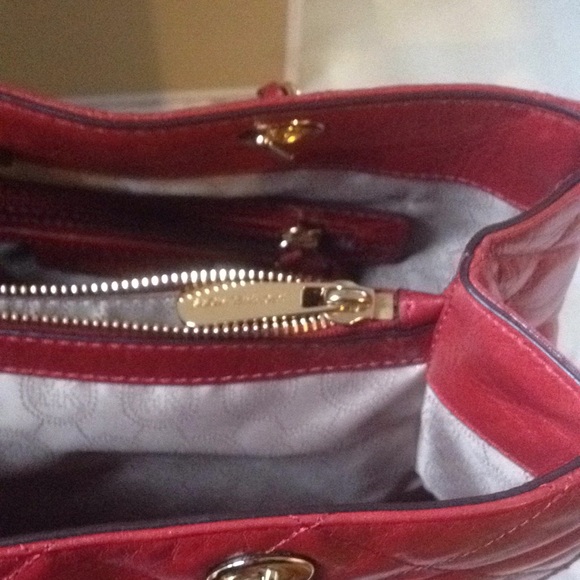 MK SUSSANAH QUILTED RED 👠QUILTED TOTE - Picture 7 of 8